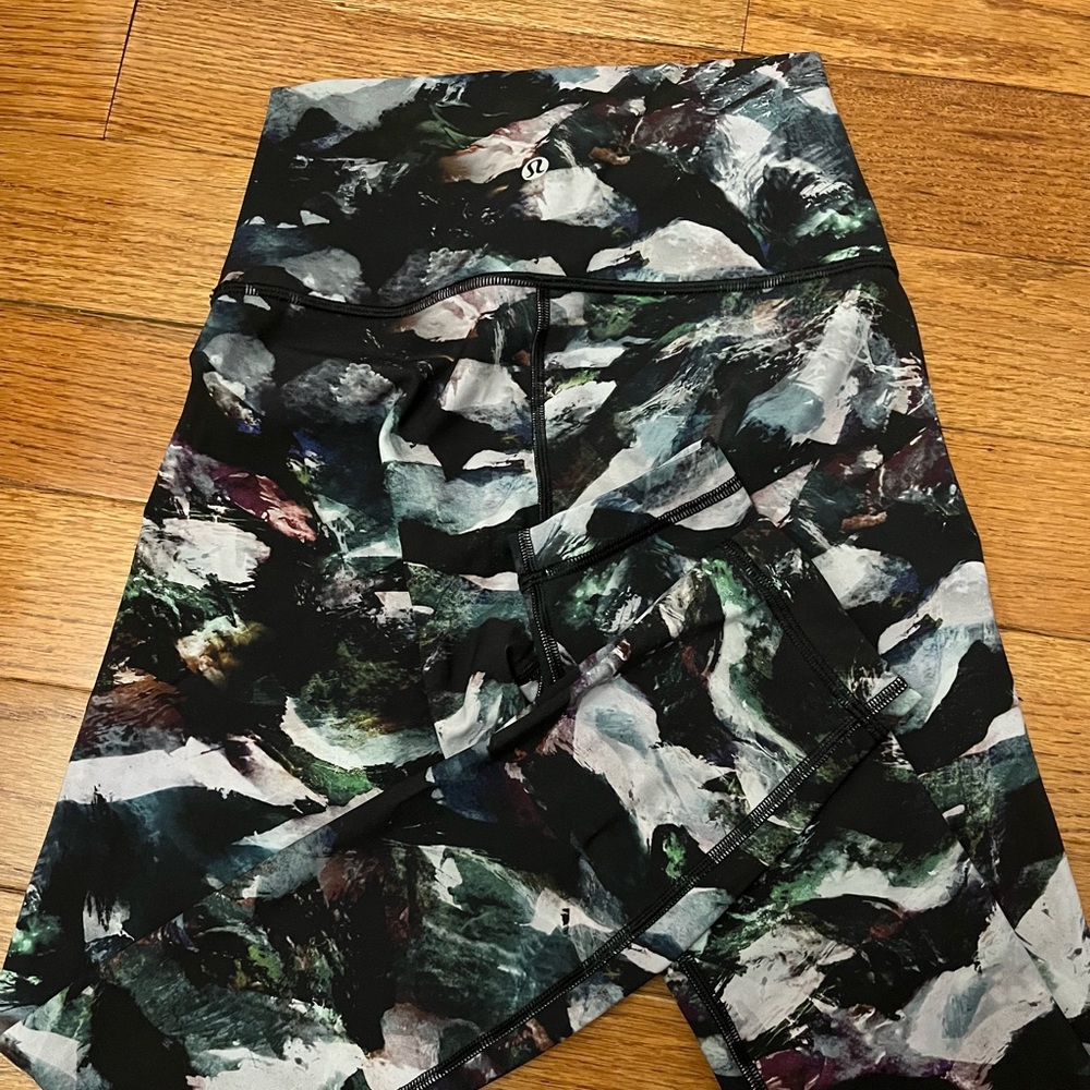 Lululemon wunder under size 4 25”
